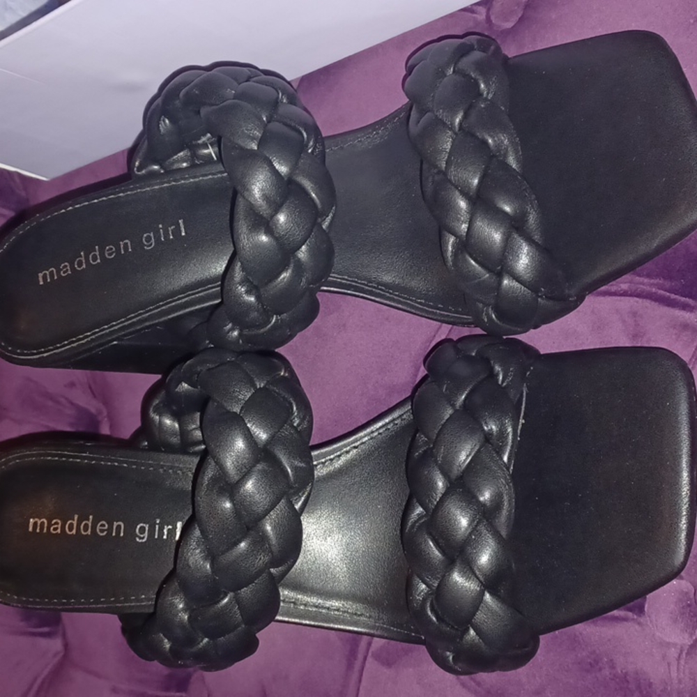 Madden Girl Black Sandals SZ 10
